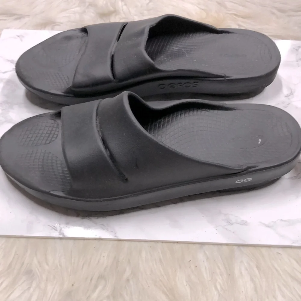 Oofos men’s black slide on sandals size EU 47/M14-W16